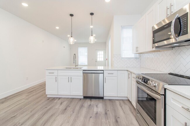 Photo - 2429 W Thompson St Unit #A