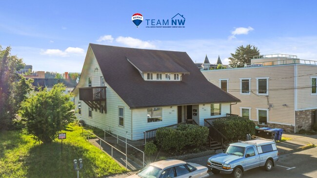 Building Photo - MOVE IN READY NOW! Desirable down town location. 2 bed, 1 bath. Includes water, sewer and garbage.