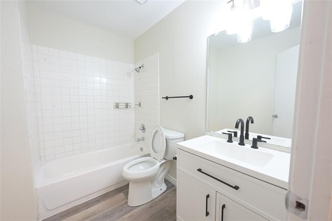 Photo - 916 Crockett St