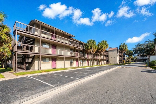 Building Photo - Charming 1 Bedroom / 1 Bathroom Condo – First Floor Unit 06A3