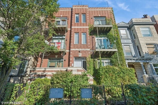 Building Photo - 3755 N Wilton Ave