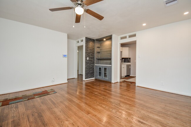 Photo - 6422 Sherwood Dr