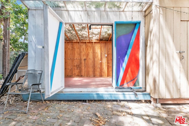 419 N Van Ness Ave