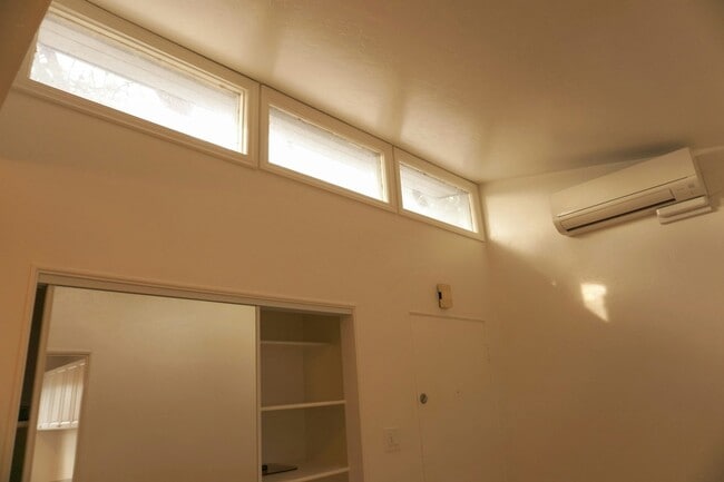 Building Photo - 212 S E St Unit A Rental