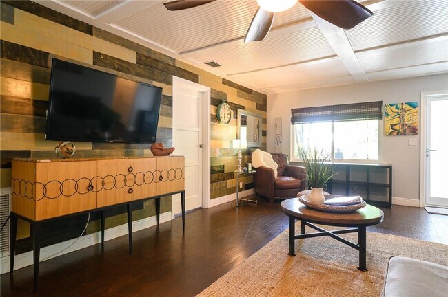 Photo - 2412 Polk St