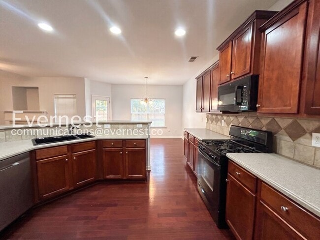 Photo - 200 Suttles Dr SW