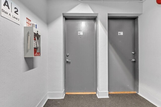 Photo - 389-401 Yonge St