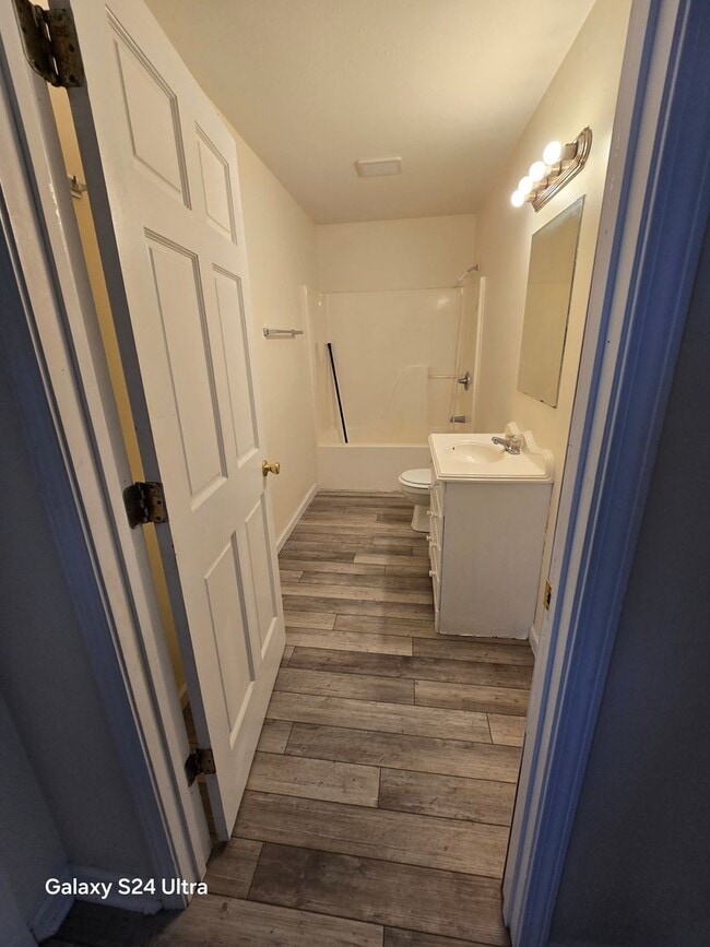 Photo - 726 Connor St