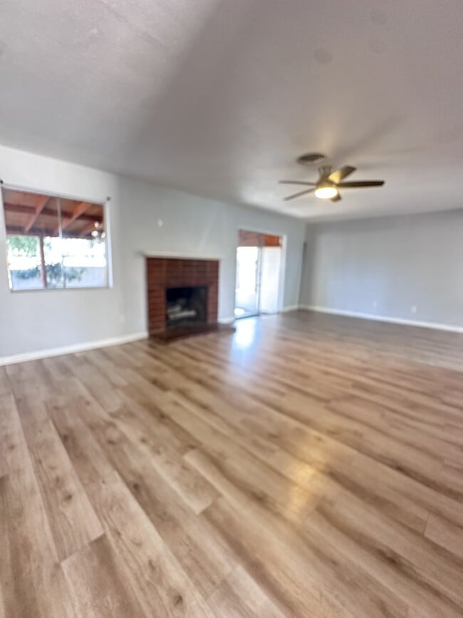 Photo - 1405 Skyline Dr