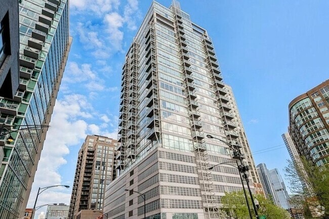 Building Photo - 653 N Kingsbury St Unit 2407 Rental