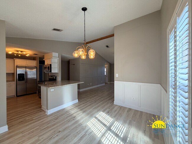 Photo - Charming Custom Details & Cul-de-Sac Living in Mary Esther!