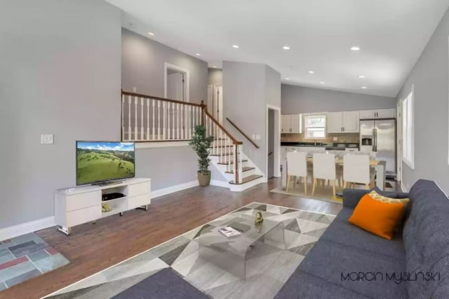 Photo - 496 E Butterfield Rd