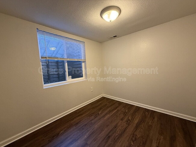 Photo - 1582 Taft St