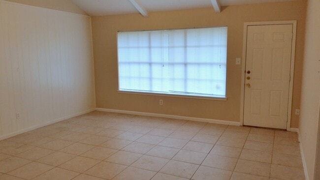 Photo - 430 Mistywood Dr