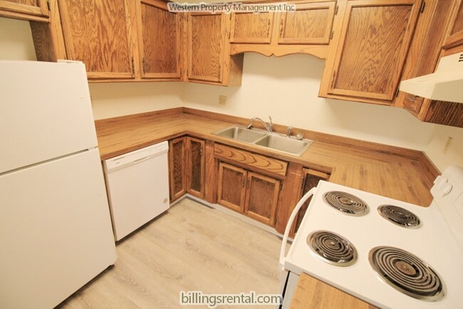 Kitchen - 1217 Yellowstone Ave Unit #B