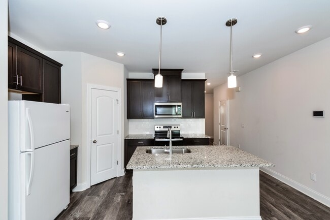 Photo - 831 Holland Ct