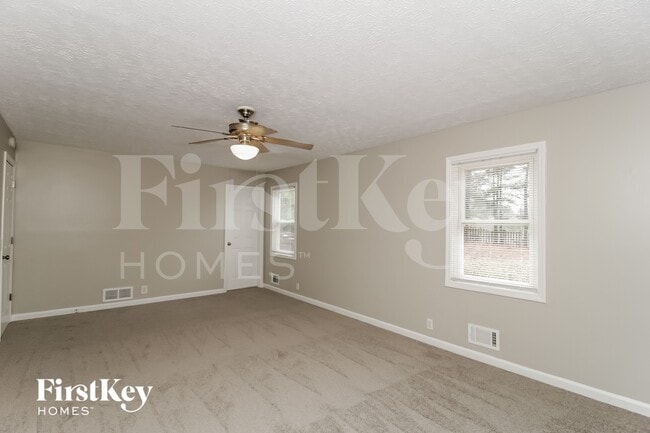 Photo - 289 Angla Dr SE