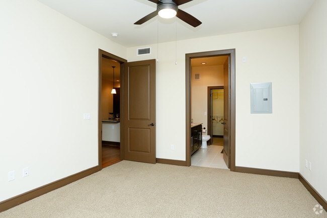 2A2 - 1br - Bedroom - Gables Upper Kirby