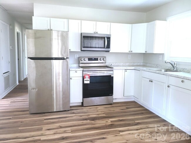 Photo - 711 E John St