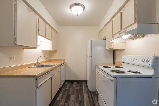 1BR, 1BA - 775SF - Juniper - Kitchen