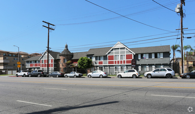 Front of Building - Casa Royale Apartments