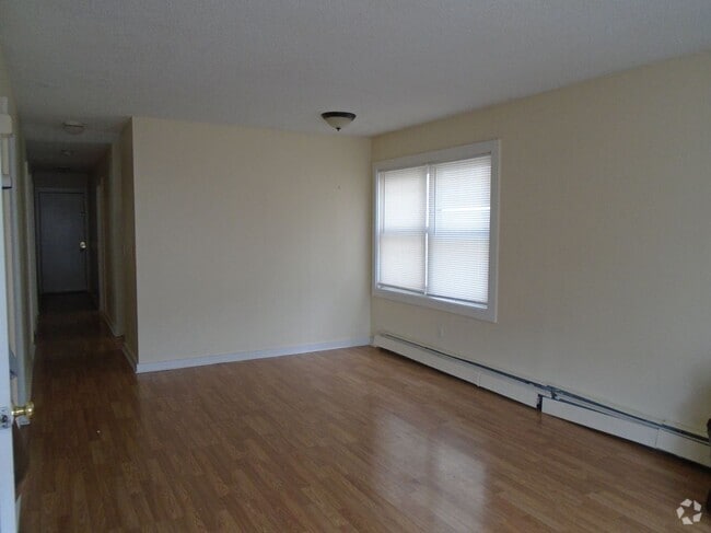Building Photo - 327 Augur St Rental