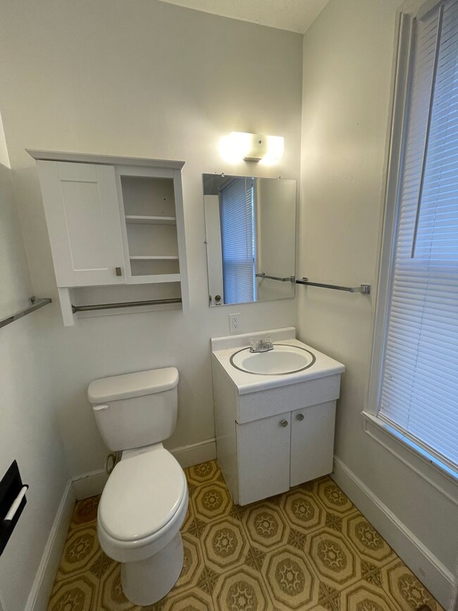 Photo - 321 E Cross St Unit #3