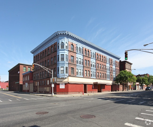 Primary Photo - 449-461 Main St Apartments