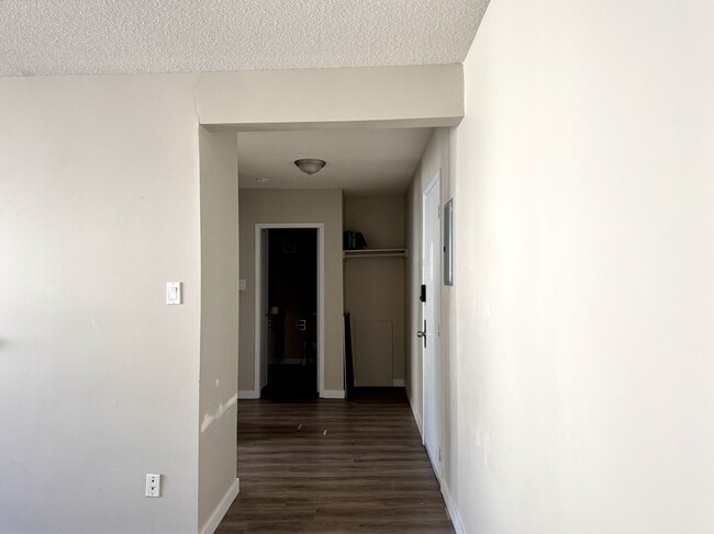 Photo - 10724-10105 105 St NW Unit 305