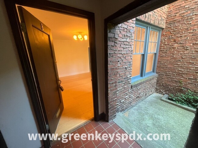 Photo - Historic Nob Hill Studio Condo at Patricia Court – Walk to NW 23rd