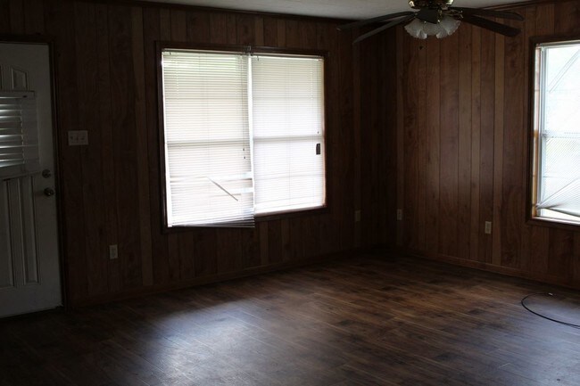 Photo - 215 Trewhill Parkway