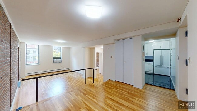 Building Photo - 201 E 12th St Unit 205 Rental