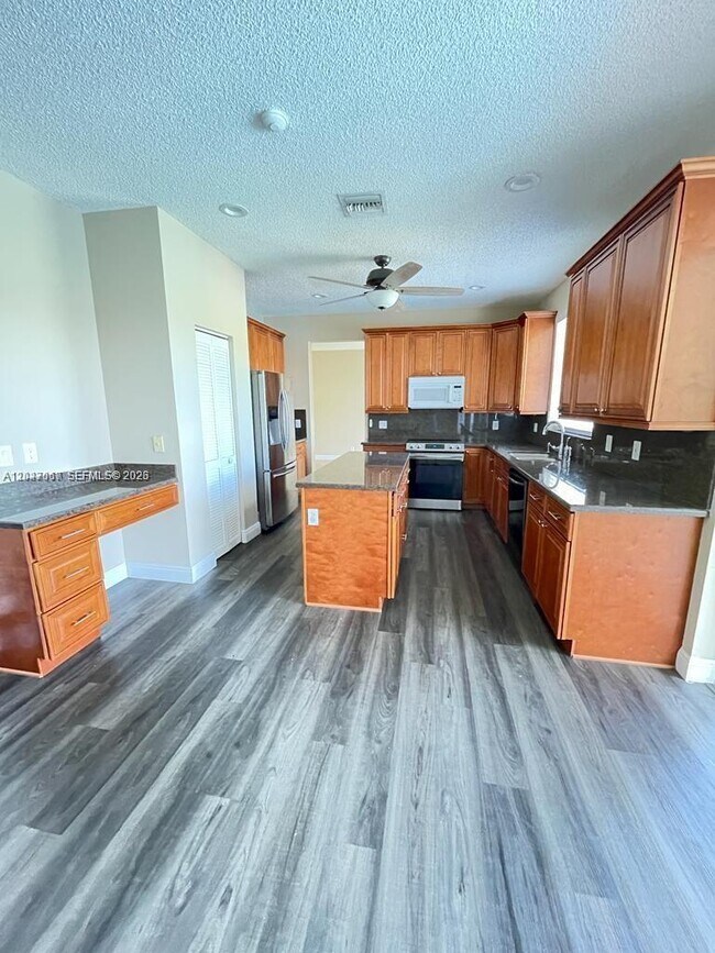 Photo - 558 Stonemont Dr