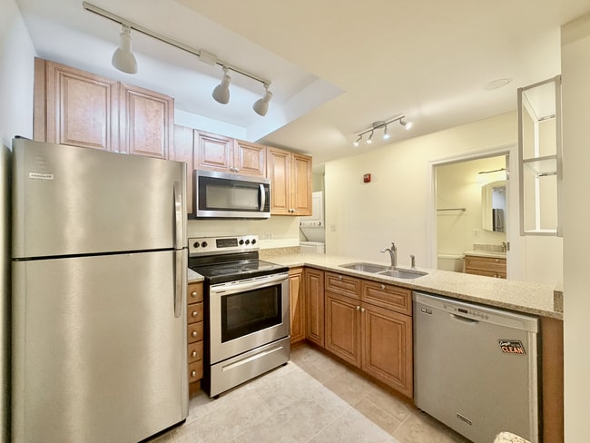 Photo - 1833 Lamont St NW Unit 001
