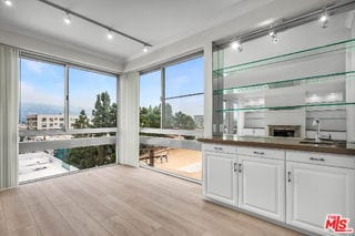 Photo - 320 N Maple Dr