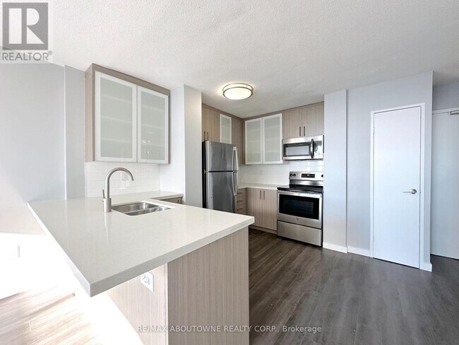 Photo - 2575 Danforth Ave