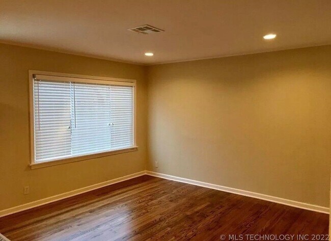 Photo - 1419 E 42nd St