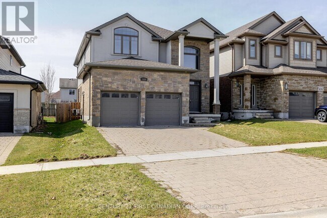 Photo - 1690 Beaverbrook Ave