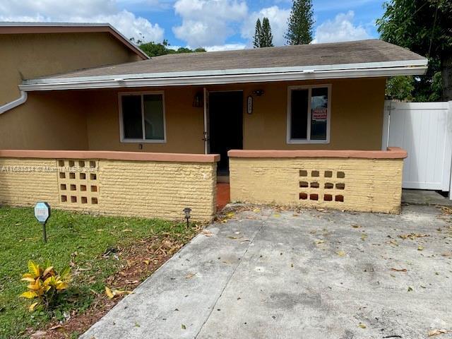 Building Photo - 2639 NW 20th St Unit 1-2 Rental