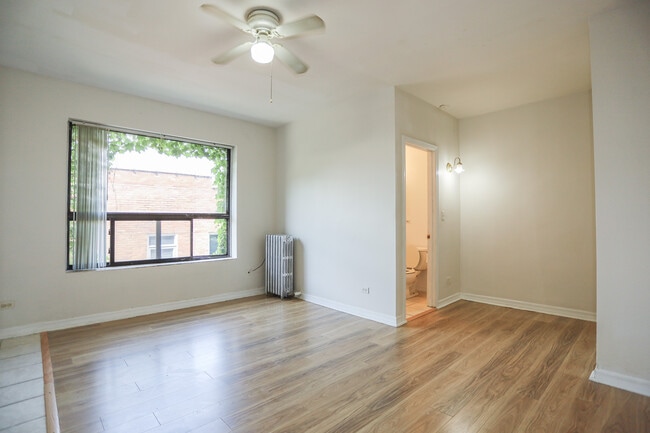 Photo - 1629 W Morse Ave Unit #406