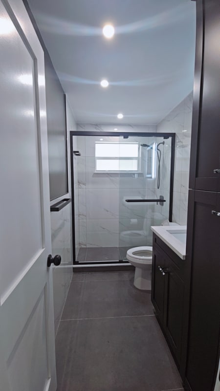 Photo - 844 W 9th St