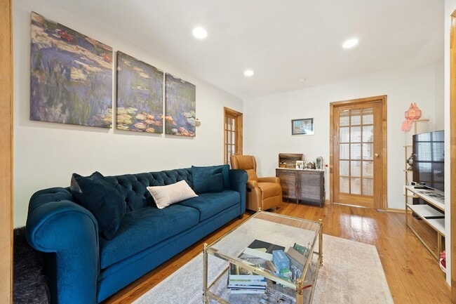 Building Photo - 228 Willow Ave