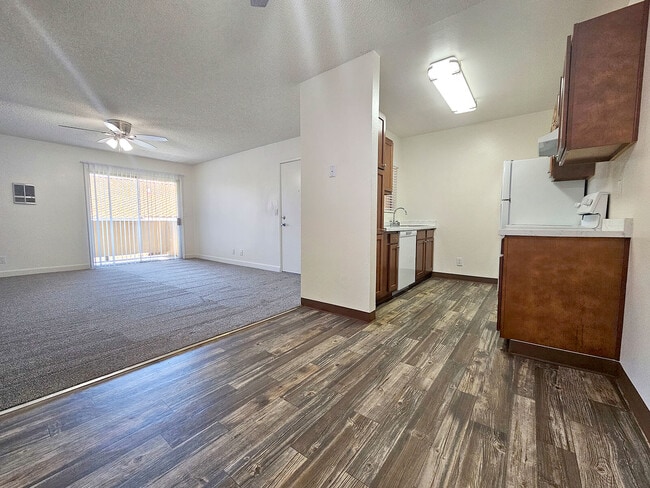 Dinning Room - Valley View Apartments