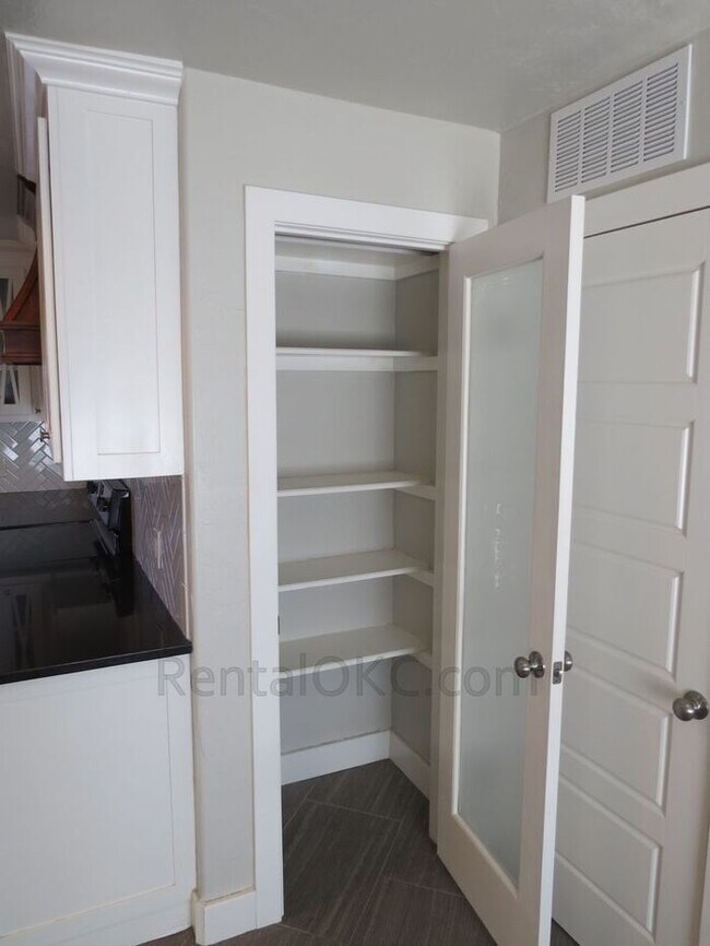 Photo - FANTASTIC - Corner Property, Open Plan, Gorgeous Kitchen - 3/2.5