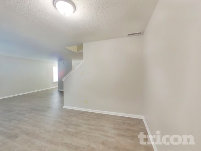 Photo - 5956 Portman Pl