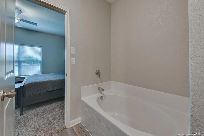 Photo - 6406 Underwood Way