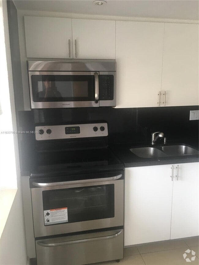 Building Photo - 1750 NE 115th St Unit 608 Rental