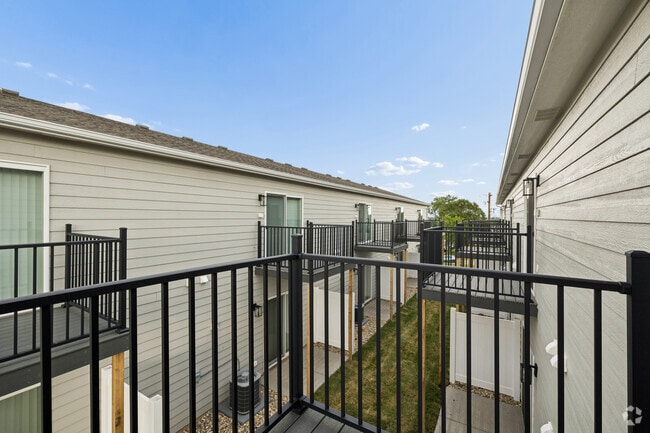 2BR, 2BA - 1,166SF - Balconey
