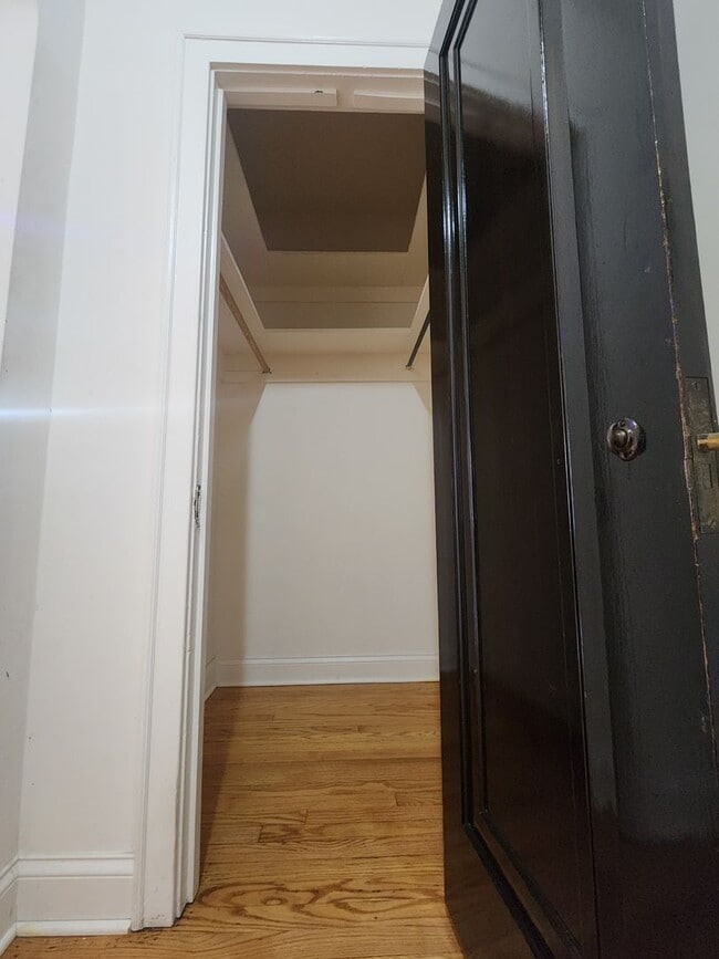 Photo - Spacious 2bed/1bath With Vintage Touches and Updated Kitchen Unit 2724-1W-P1