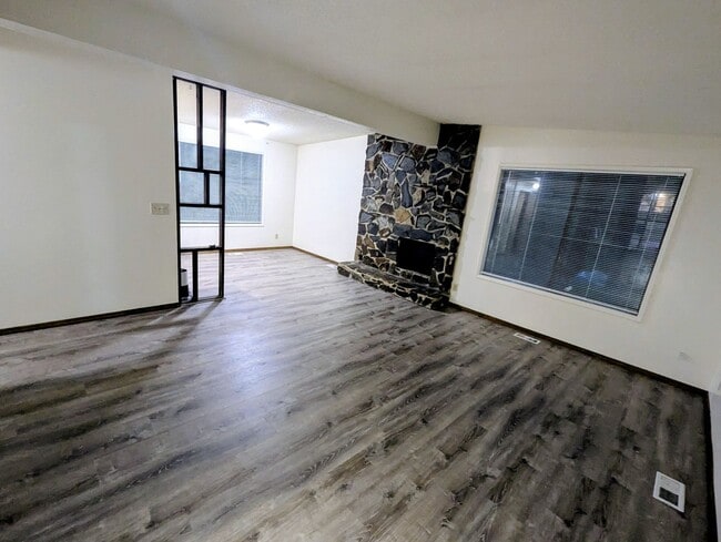 Photo - 4 BD/2BA Single Family Home in Dredge Lake...